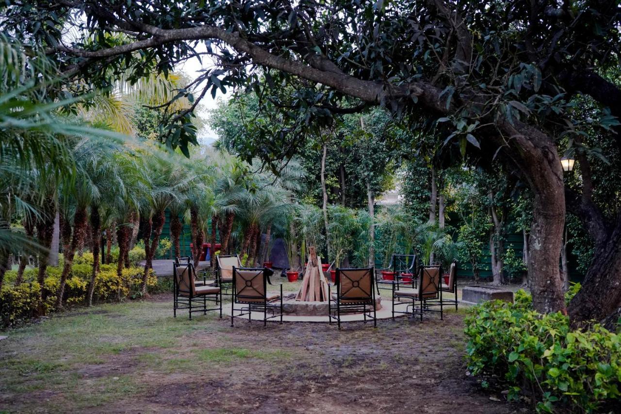 Country Inn Tarika Riverside Resort Jim Corbett Garjia エクステリア 写真