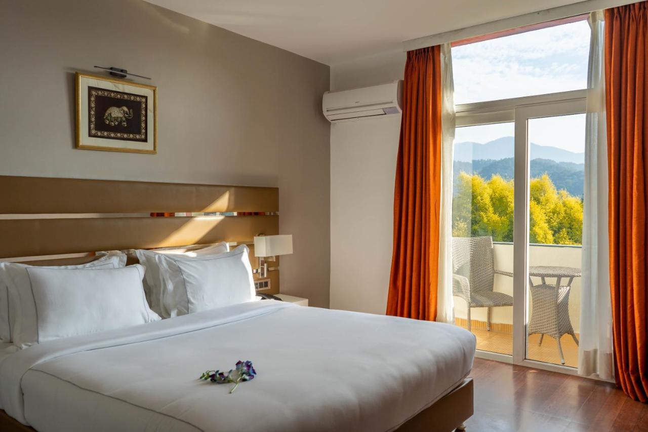 Country Inn Tarika Riverside Resort Jim Corbett Garjia エクステリア 写真