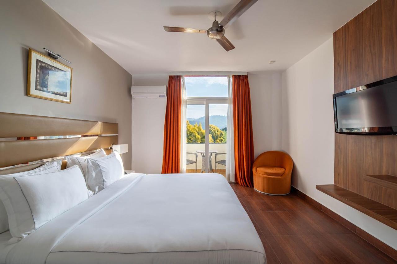 Country Inn Tarika Riverside Resort Jim Corbett Garjia エクステリア 写真